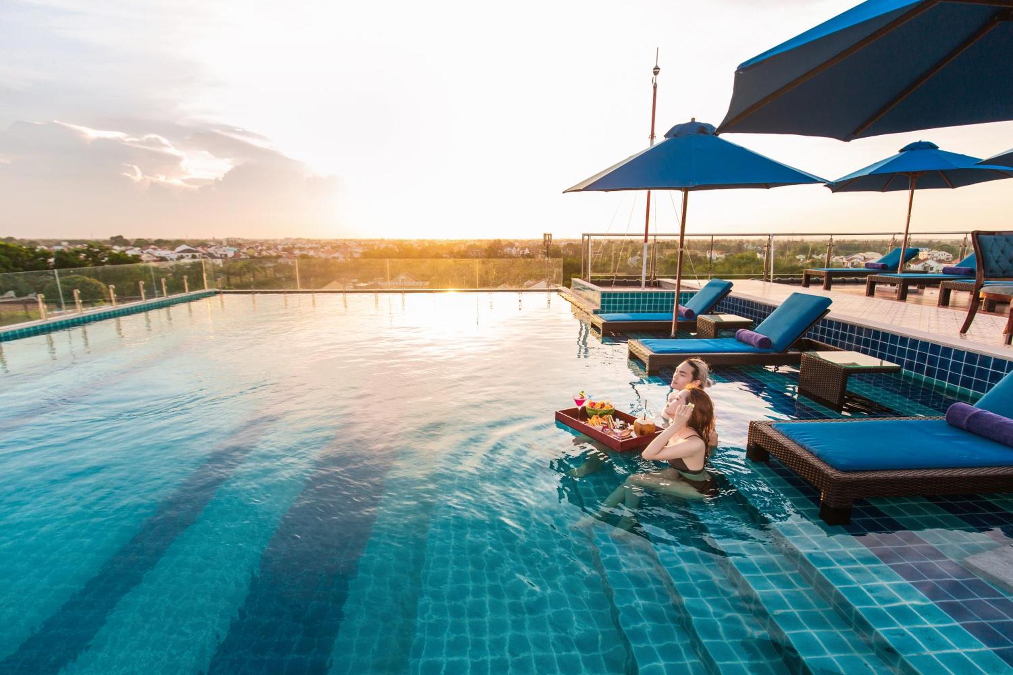 Qualia De Hotel Hoi An - Rooftop Bar City View Buitenkant foto